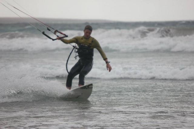  Kitesurfing 